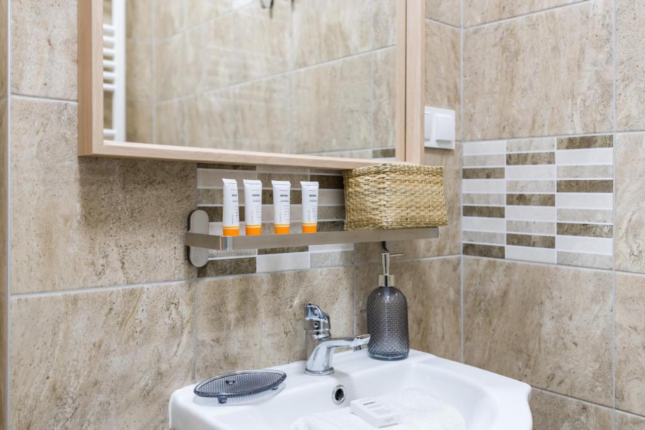 Kwiatowa Apartments Poznan City Center By Noclegi Renters ภายนอก รูปภาพ